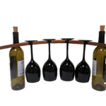 Wine glass holder with black glasses e